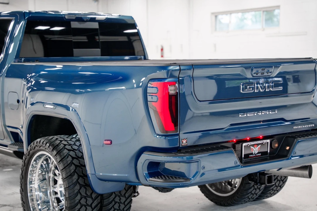 2026 GMC Sierra Heavy Duty 5th Gen - Image 28 of 31