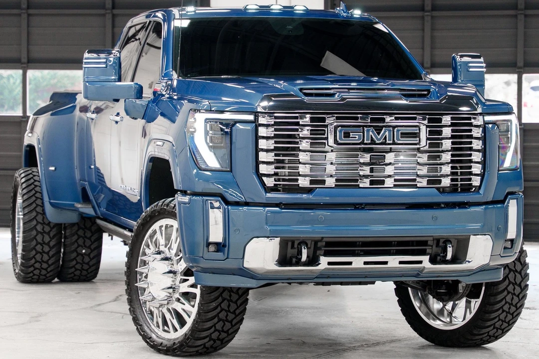 2026 GMC Sierra Heavy Duty 5th Gen - Image 2 of 31