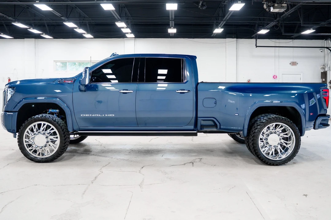 2026 GMC Sierra Heavy Duty 5th Gen - Image 13 of 31