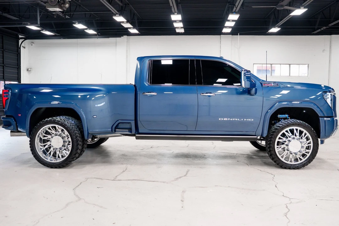 2026 GMC Sierra Heavy Duty 5th Gen - Image 14 of 31