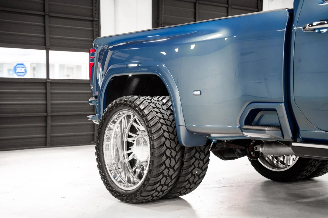 2026 GMC Sierra Heavy Duty 5th Gen - Image 17 of 31