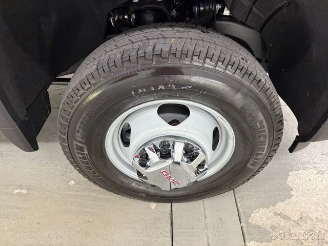 2026 GMC Sierra Heavy Duty 5th Gen - Image 4 of 18