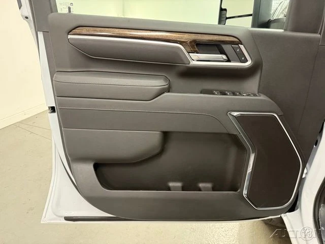 2026 GMC Sierra Heavy Duty 5th Gen - Image 11 of 18