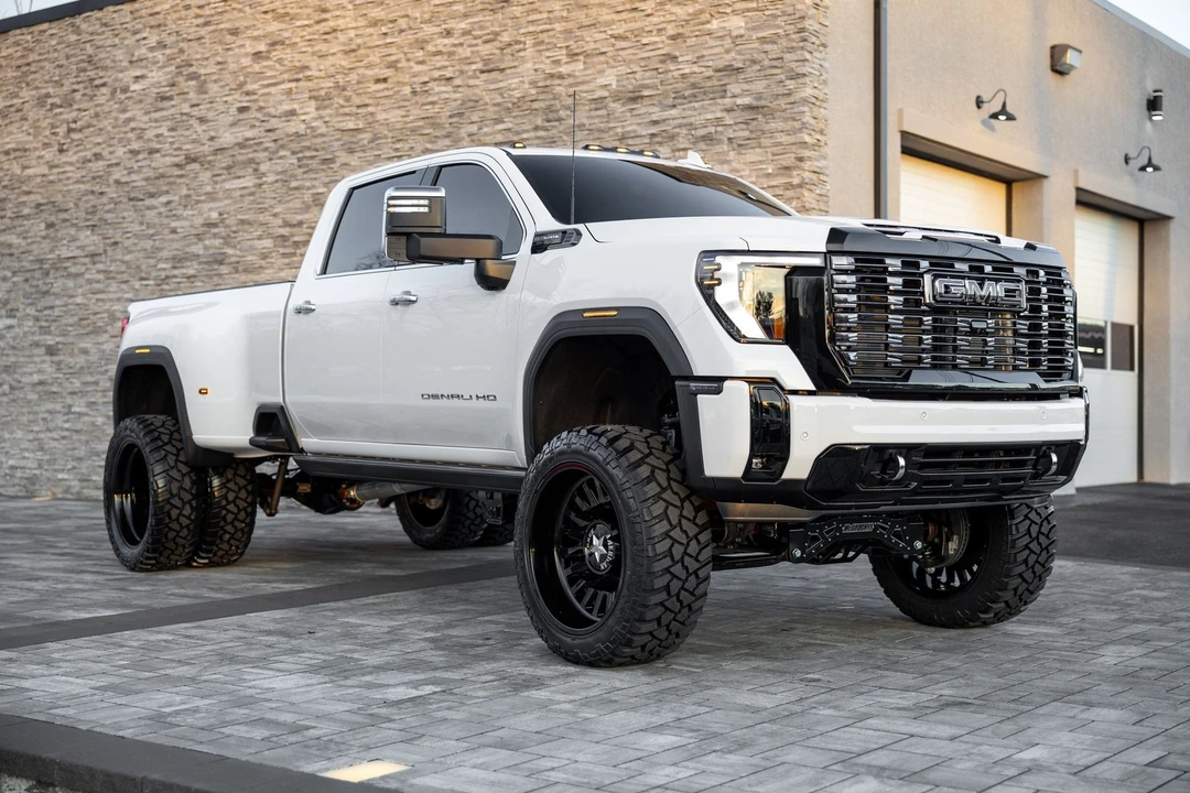 2026 GMC Sierra 5th Gen - Image 9 of 21