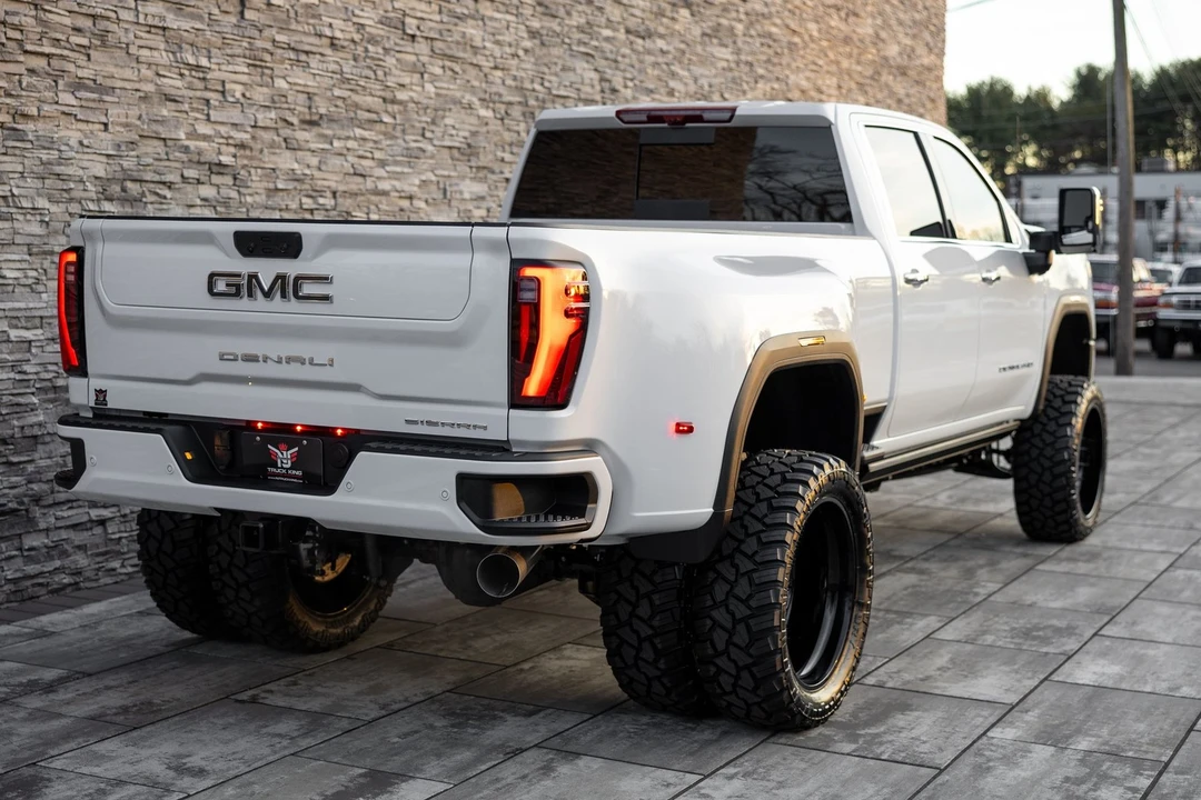 2026 GMC Sierra 5th Gen - Image 15 of 21