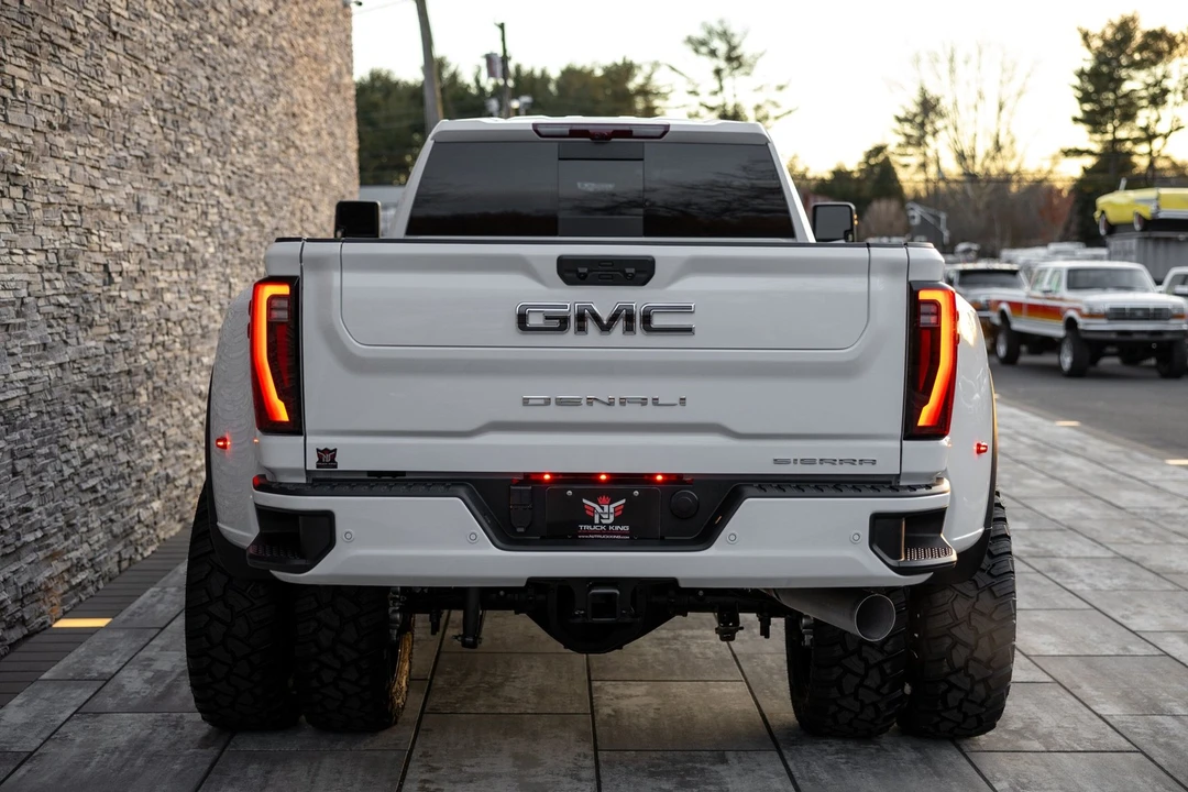 2026 GMC Sierra 5th Gen - Image 16 of 21