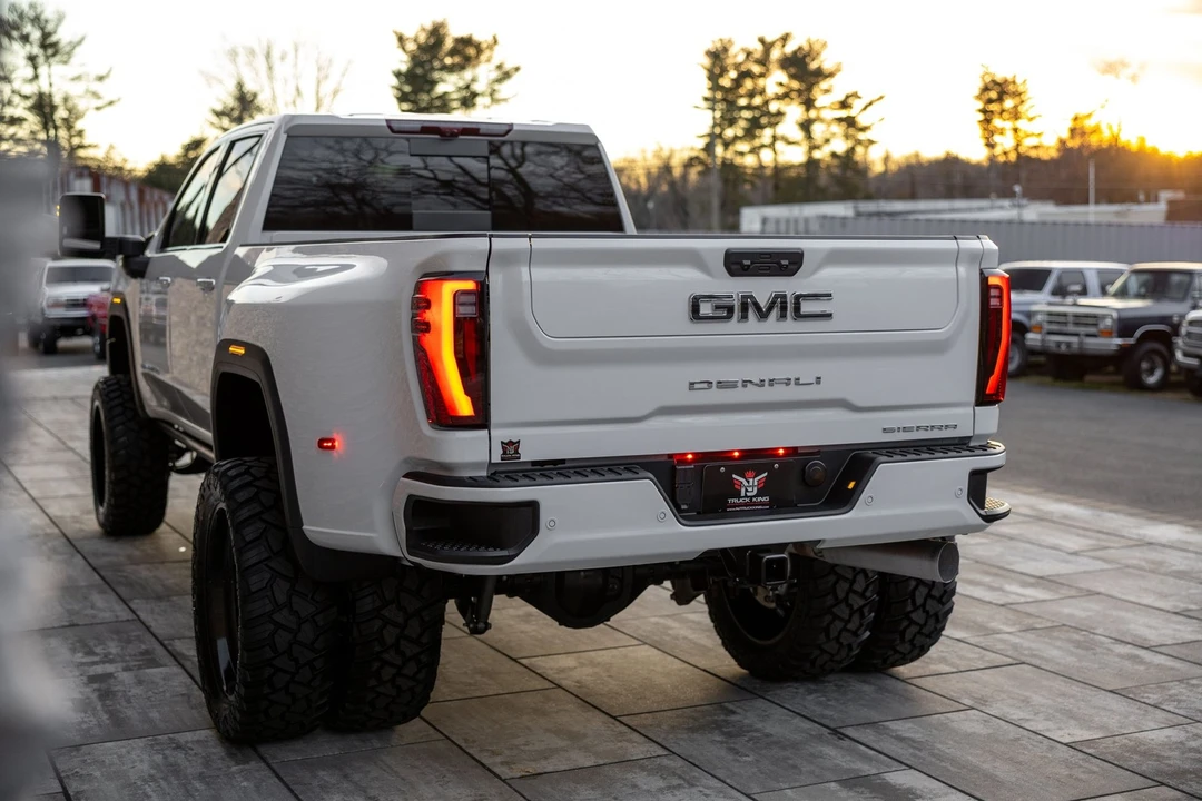 2026 GMC Sierra 5th Gen - Image 17 of 21