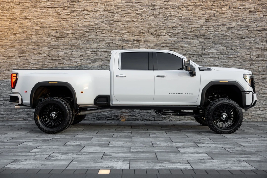 2026 GMC Sierra 5th Gen - Image 11 of 21