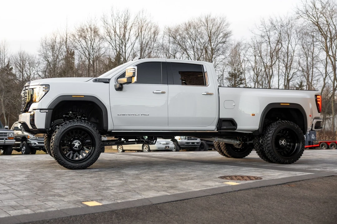 2026 GMC Sierra 5th Gen - Image 4 of 21