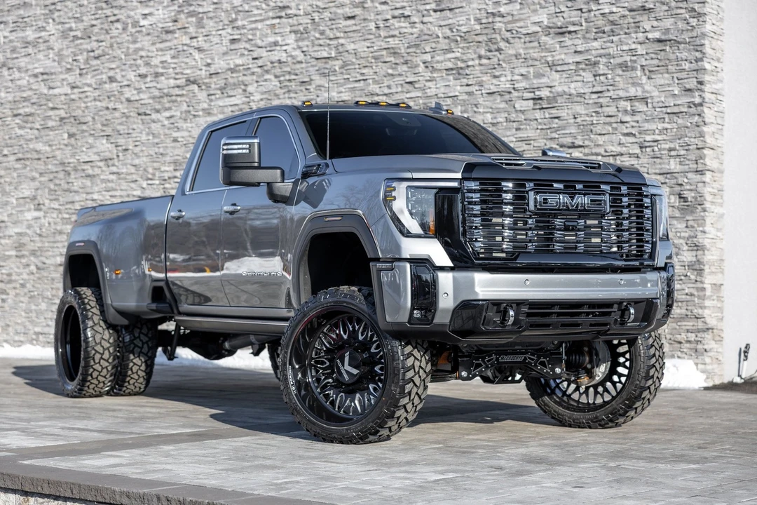 2026 GMC Sierra 5th Gen - Image 2 of 21