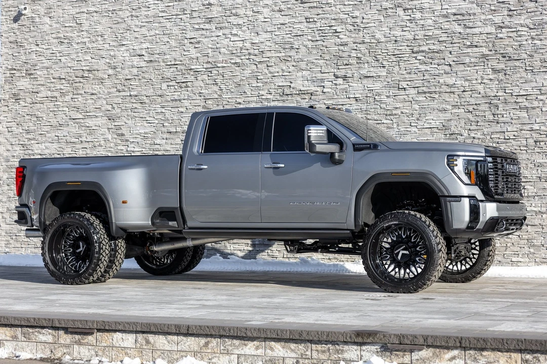 2026 GMC Sierra 5th Gen - Image 9 of 21