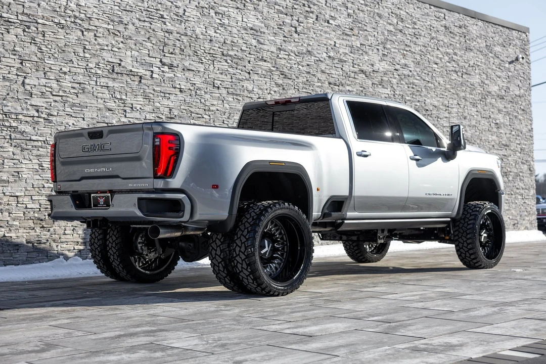 2026 GMC Sierra 5th Gen - Image 13 of 21