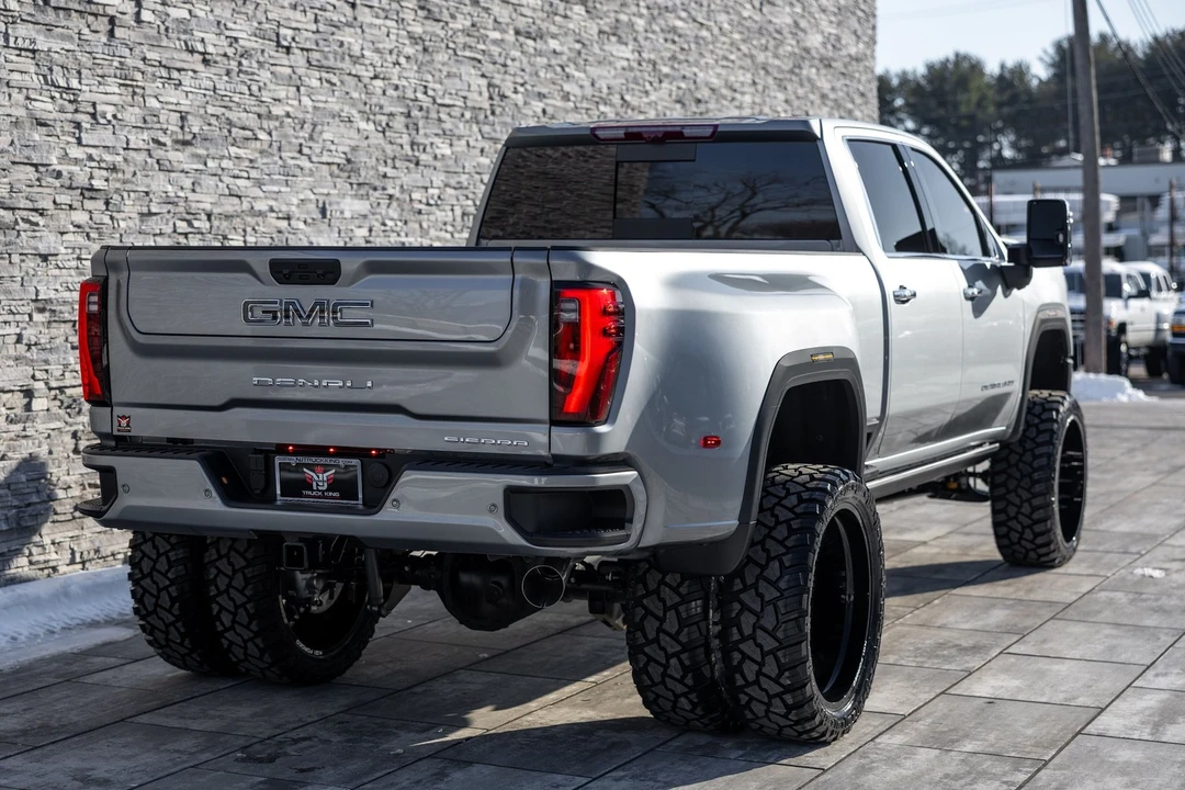 2026 GMC Sierra 5th Gen - Image 14 of 21