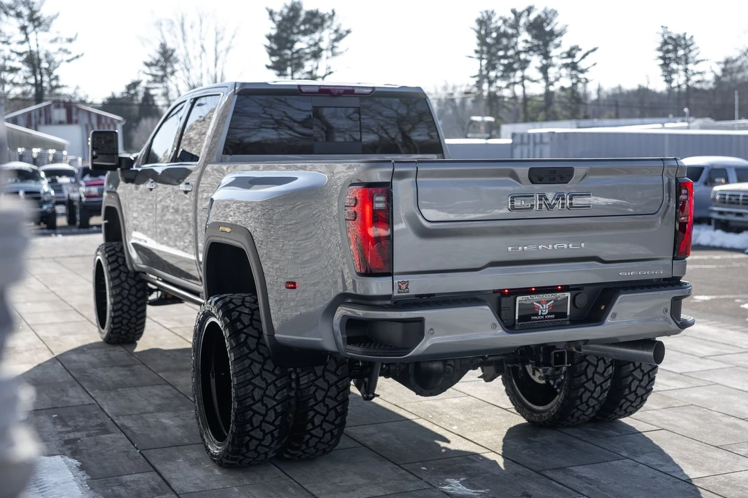 2026 GMC Sierra 5th Gen - Image 16 of 21