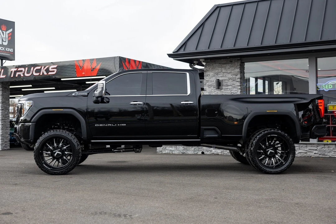 2026 GMC Sierra 5th Gen - Image 8 of 21