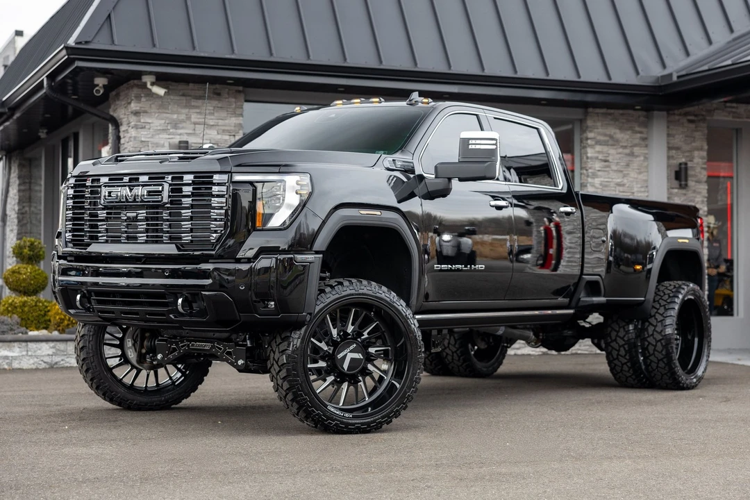 2026 GMC Sierra 5th Gen - Image 2 of 21
