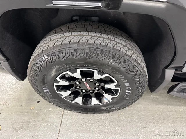 2026 GMC Sierra 5th Gen - Image 4 of 19