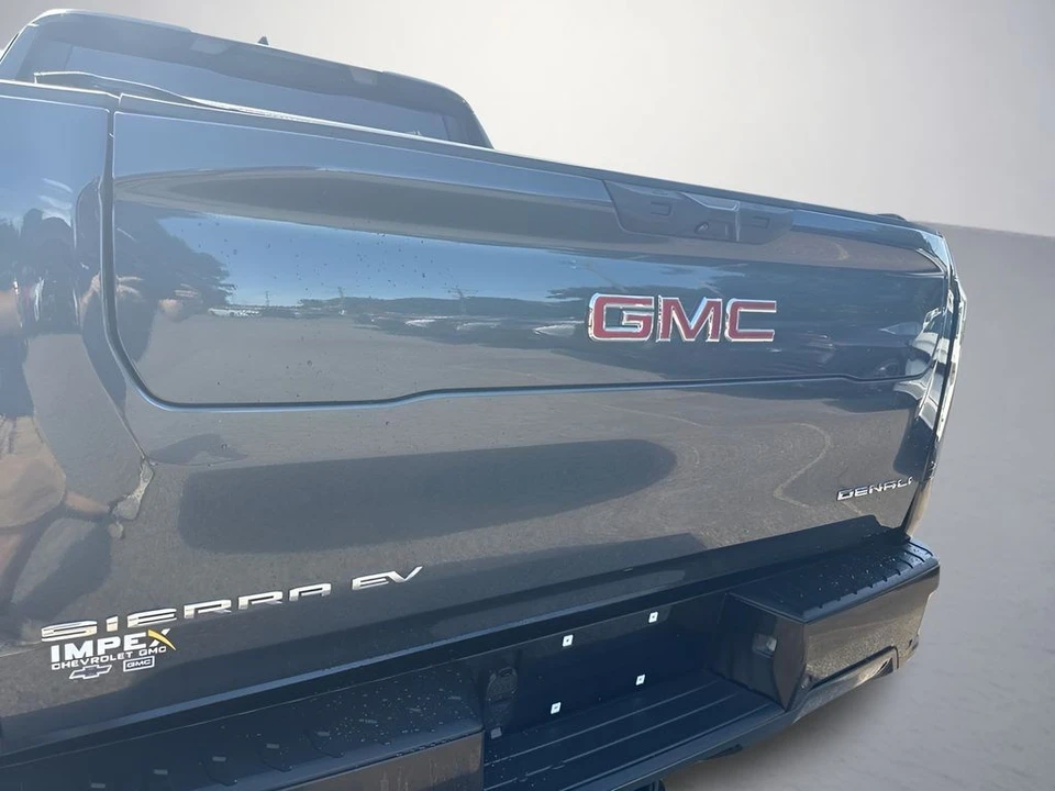 2026 GMC Sierra - Image 25 of 29