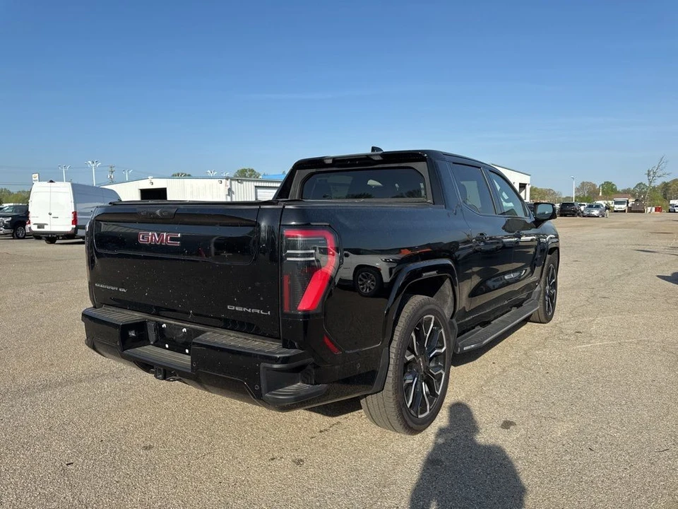 2026 GMC Sierra 5th Gen - Image 3 of 7