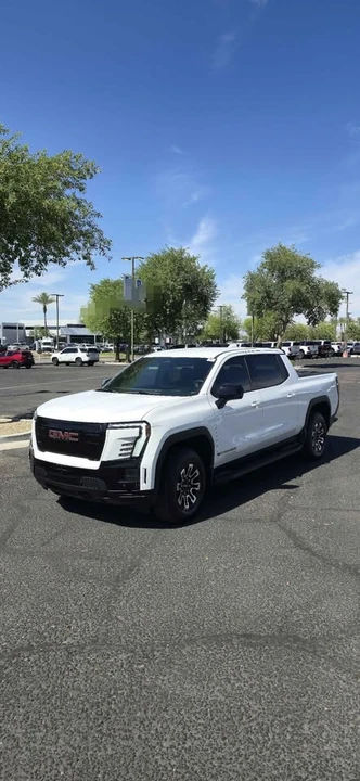 2026 GMC Sierra - Image 4 of 8