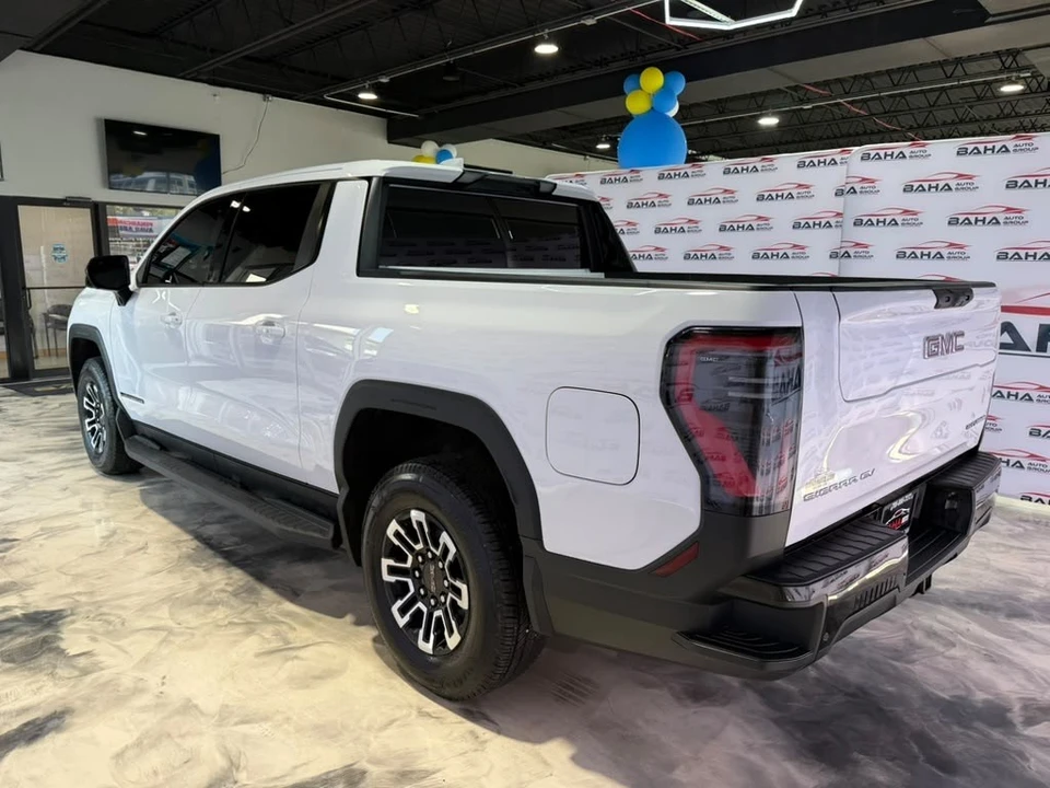 2026 GMC Sierra - Image 12 of 31