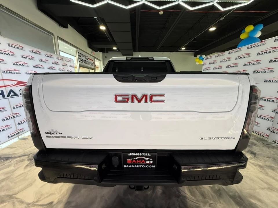 2026 GMC Sierra - Image 10 of 31