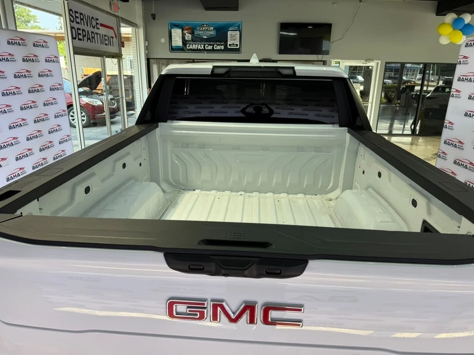 2026 GMC Sierra - Image 11 of 31