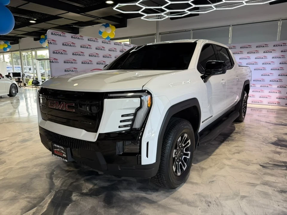 2026 GMC Sierra - Image 2 of 31