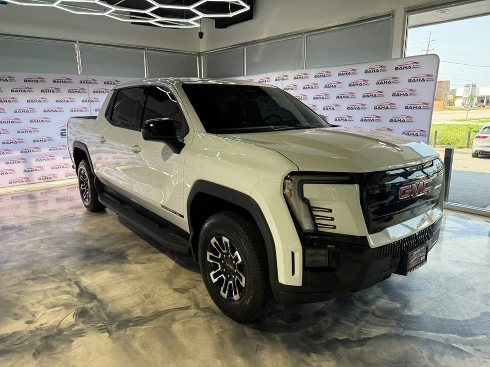 2026 GMC Sierra - Image 5 of 31
