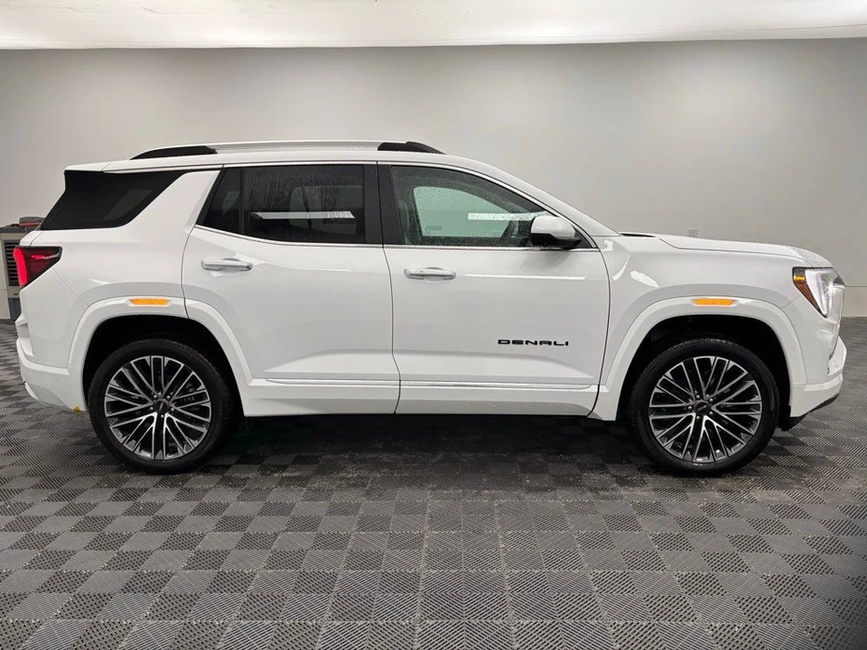 2026 GMC Terrain - Image 9 of 12