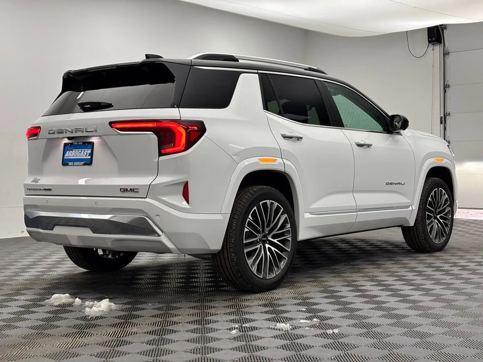 2026 GMC Terrain - Image 9 of 12
