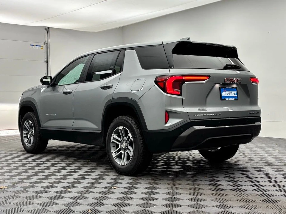 2026 GMC Terrain - Image 10 of 12