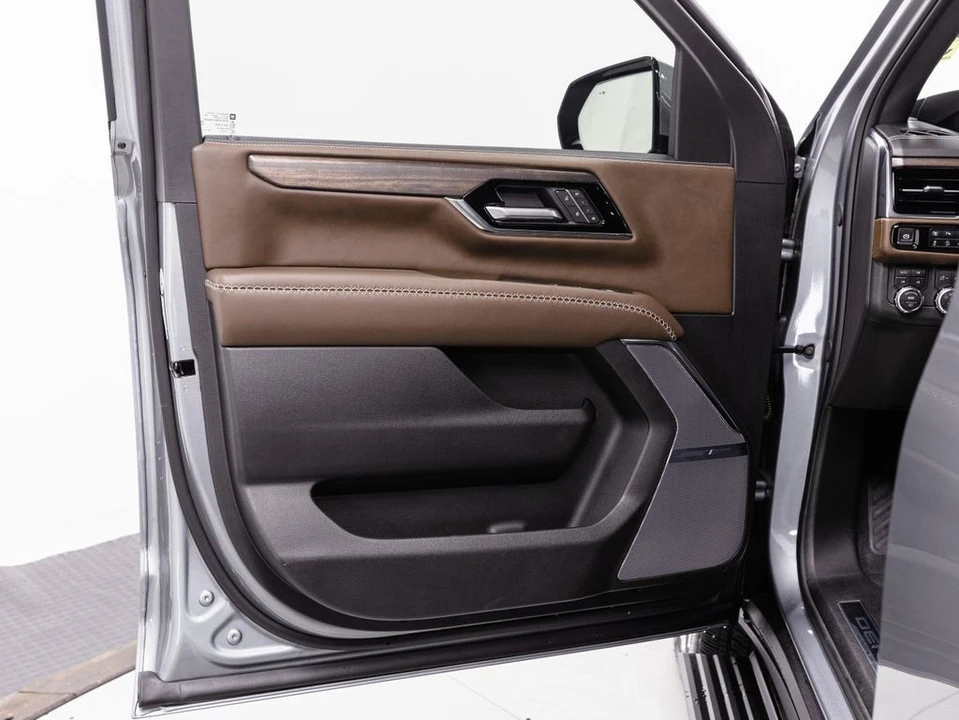2026 GMC Yukon 5th Gen - Image 5 of 21