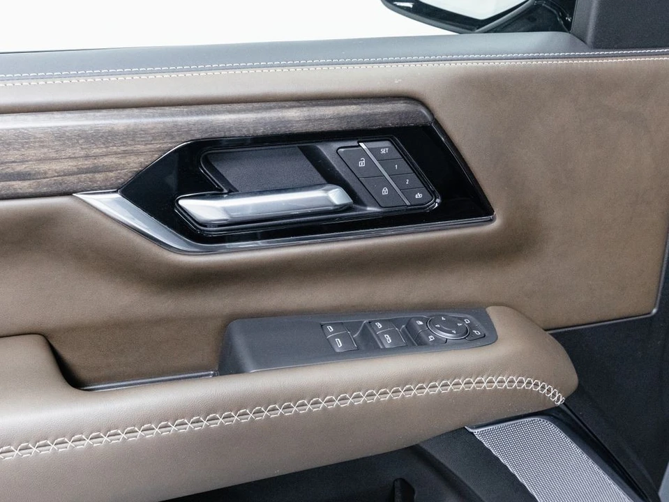 2026 GMC Yukon 5th Gen - Image 6 of 21