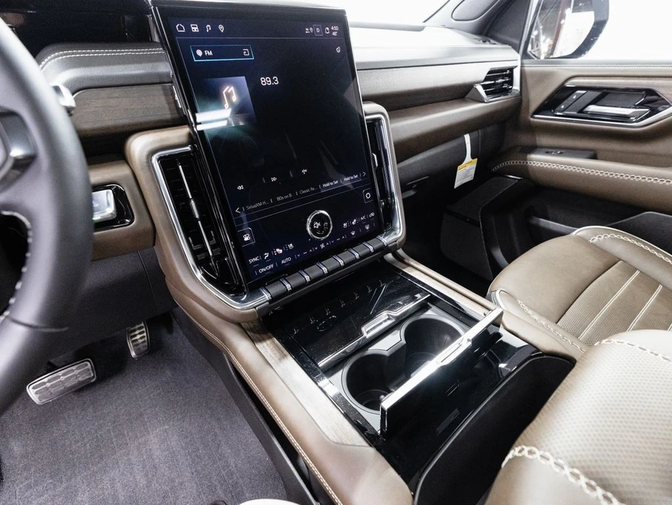 2026 GMC Yukon 5th Gen - Image 14 of 21