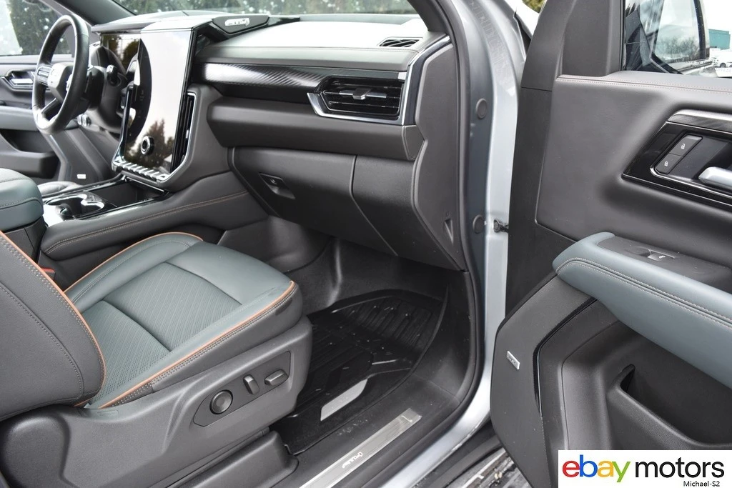 2026 GMC Yukon 5th Gen - Image 17 of 21