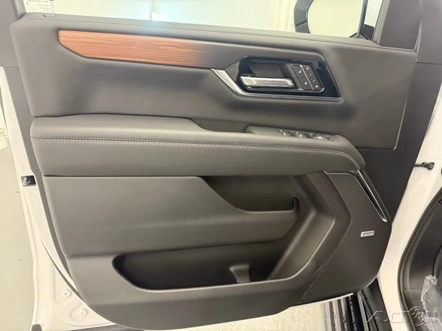 2026 GMC Yukon 5th Gen - Image 14 of 21
