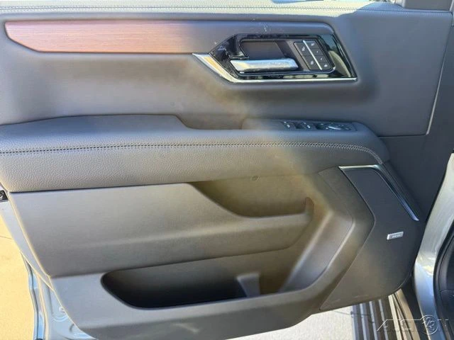 2026 GMC Yukon 5th Gen - Image 14 of 21