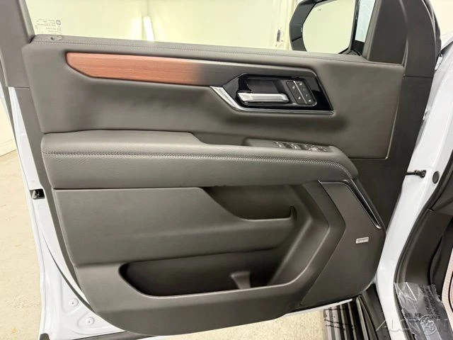 2026 GMC Yukon 5th Gen - Image 14 of 21