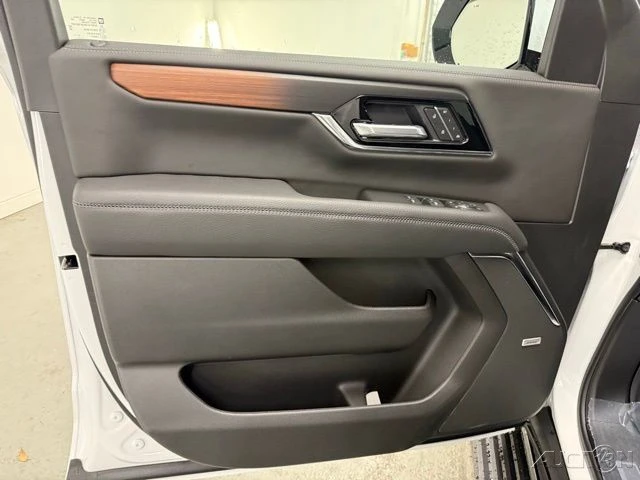 2026 GMC Yukon 5th Gen - Image 14 of 21