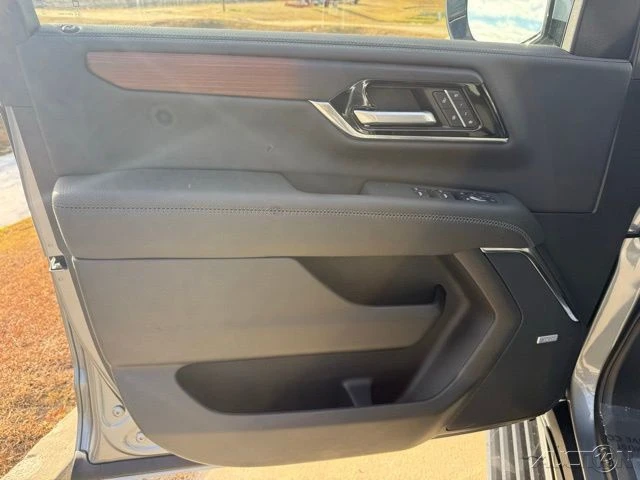 2026 GMC Yukon 5th Gen - Image 13 of 21