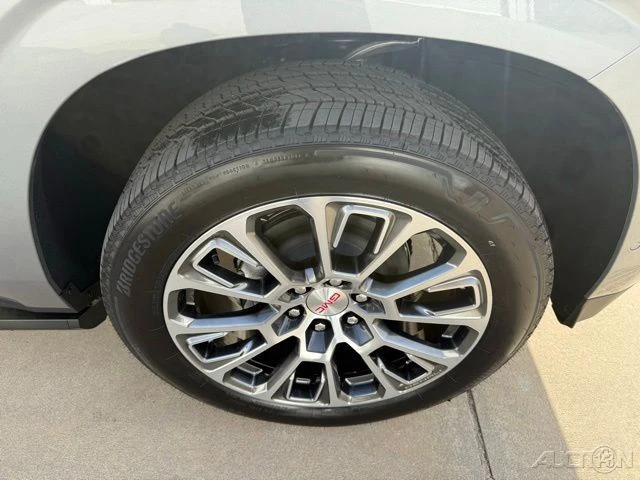 2026 GMC Yukon 5th Gen - Image 4 of 21