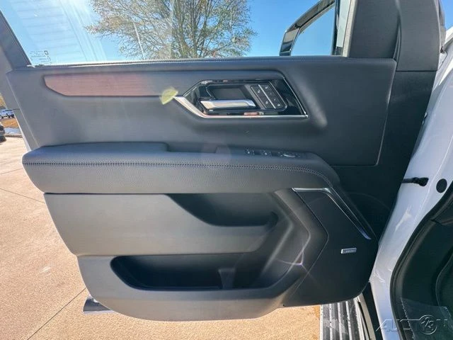 2026 GMC Yukon 5th Gen - Image 15 of 20