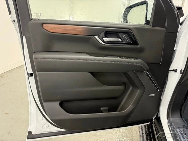 2026 GMC Yukon 5th Gen - Image 19 of 21