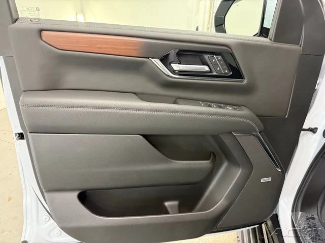 2026 GMC Yukon 5th Gen - Image 14 of 21