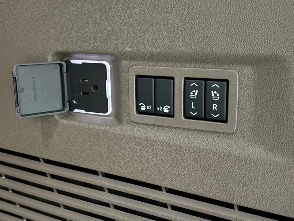 2026 GMC Yukon 5th Gen - Image 11 of 12