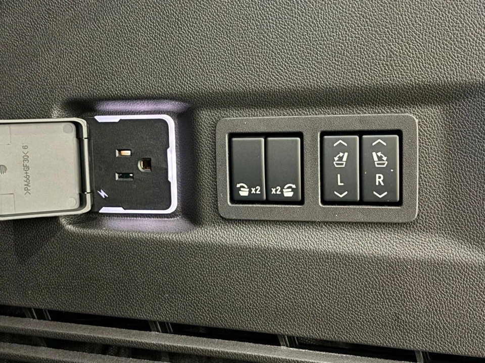 2026 GMC Yukon 5th Gen - Image 11 of 12