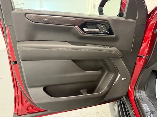 2026 GMC Yukon 5th Gen - Image 14 of 21