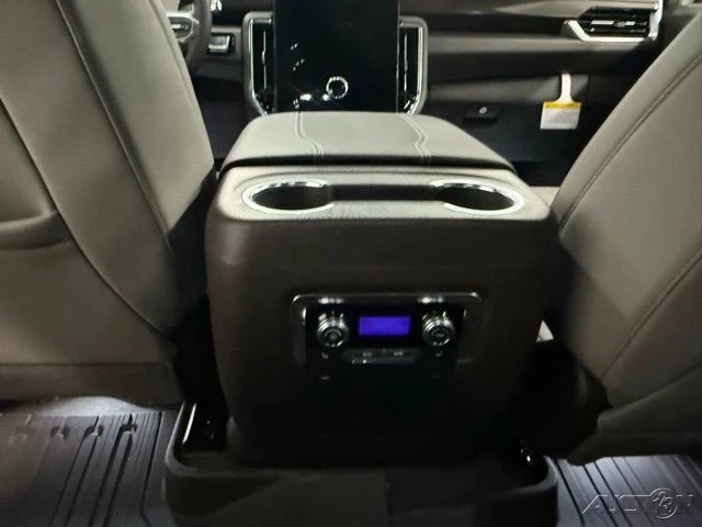 2026 GMC Yukon 5th Gen - Image 17 of 21