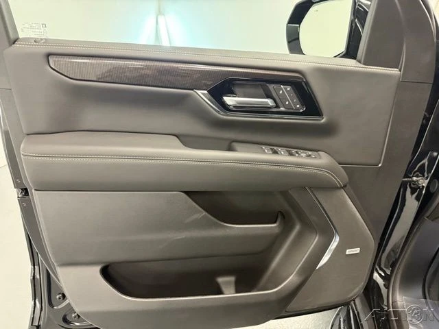 2026 GMC Yukon 5th Gen - Image 14 of 21